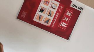 九月新流出国内厕拍大神潜入高端写字楼女厕偷拍不小心被红球鞋眼镜妹发现了有人在上面拍她