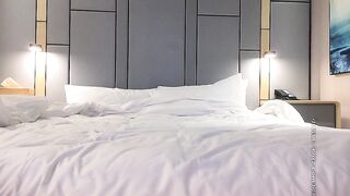 小宝寻花第二场约了个气质高颜值长相甜美妹子，舔奶摸逼深喉口交上位骑乘大力猛操