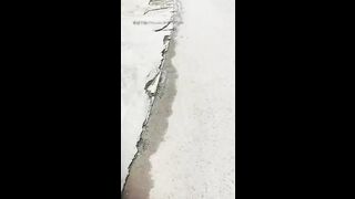 站街女探花《扶贫表哥》简陋平房嫖妓被发现翻车表弟伟哥转战深圳城中村100块的大波少妇