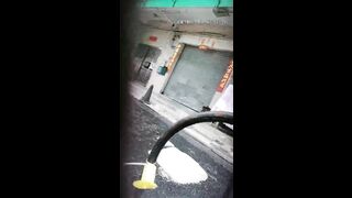 站街女探花《扶贫表哥》简陋平房嫖妓被发现翻车表弟伟哥转战深圳城中村100块的大波少妇