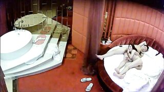 360监控真实偷拍白白嫩嫩的美少妇和情人酒店嘿咻