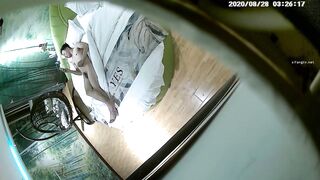 情趣酒店大圆床360摄像头偷拍小哥开好房等漂亮女友彻夜难眠早上才等来女友激情做爱