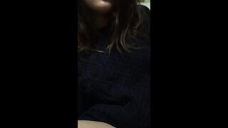 趁午休带女同事到仓库玩耍