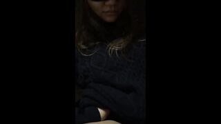 趁午休带女同事到仓库玩耍