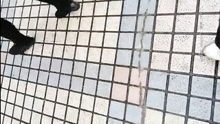 站街女探花胖表弟被拉皮条大妈带到出租屋里的淫窝搞了俩个颜值还可以的妹子据大妈介绍20分钟快餐要200元