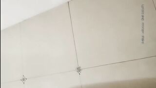 站街女探花胖表弟被拉皮条大妈带到出租屋里的淫窝搞了俩个颜值还可以的妹子据大妈介绍20分钟快餐要200元