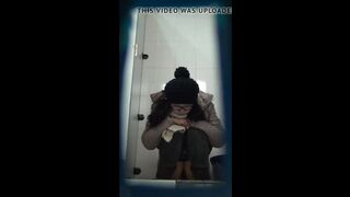 经济型集体公寓全景偸拍各种类型美眉上厕所有学生妹有上班族美女的透明内内真是太惹火了