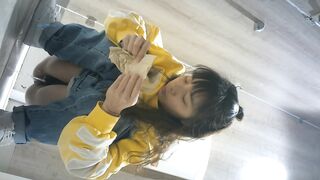 十一月最新流出厕拍大神点子潜入商场女厕偷拍高清全景系列第一个眼镜妹貌似不错
