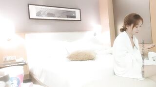 探花郎李寻欢深夜长相甜美气质萌妹，苗条身材穿上黑丝口交上位骑坐抽插