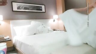探花郎李寻欢深夜长相甜美气质萌妹，苗条身材穿上黑丝口交上位骑坐抽插