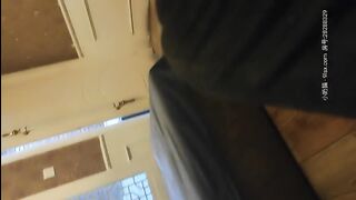 《骚飘飘专业搞鸡》1500元半夜足疗店撩少妇买钟到宾馆开房啪啪假鸡巴搞得人家喊疼