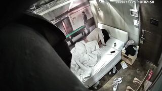 大学城附近主题酒店工业房摄像头偷拍红内裤猛男和包养的学生妹开房激情