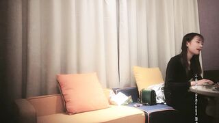 91沈先生探花高颜值格子外套妹子啪啪，舔弄抹上润滑油侧入抽插猛操