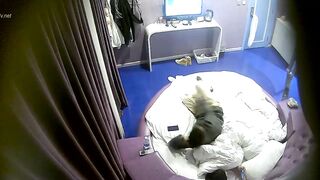 独家私享台酒店情趣圆床摄像头偷拍短发气质小白领下班后和男友各种体位做爱