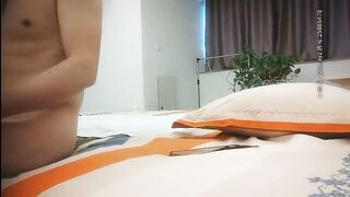 《伟哥足浴会所寻欢》1000元撩了个女技师到住宿地啪啪服务非常不错