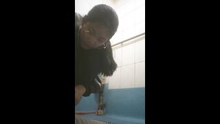 某校园食堂卫生间定点偸拍师生方便校服学妹很有意思摘挂在卫生巾上的阴毛食堂员工憋太久边拉屎撒尿边呻吟