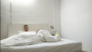 新人小帅哥《小鲁班探花》足浴会所花1500元撩了良家少妇女技师到宾馆开房开始还装逼不愿意开灯