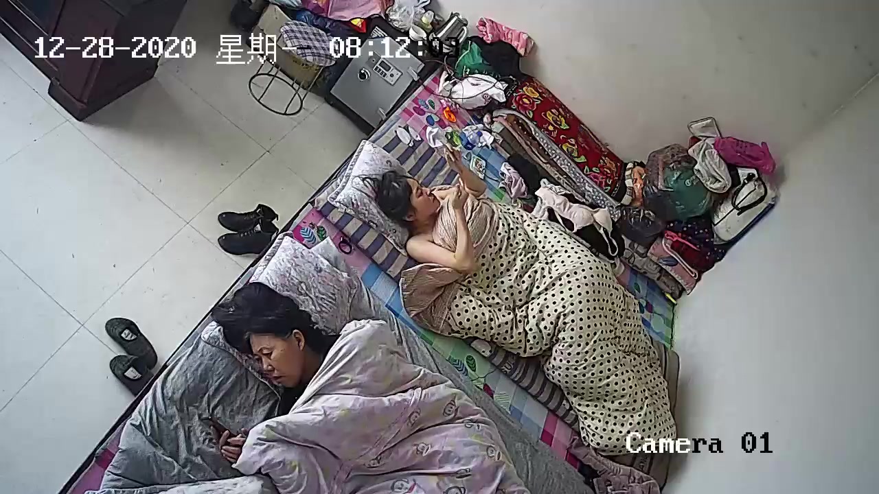 In December, a new hacker hacked the home webcam to secretly film a beautiful pregnant woman who went back to her parents' home to take care of the baby and slept naked with her parents - 91 Hot ->         