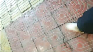 扶贫站街女胖表弟路边按摩店假装看AV套路偷拍长得像刘璇的少妇美女一边服务一边谈论AV对白有趣