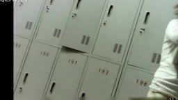 邮电大学女生澡堂雇人进去拍的 真实内部场景 都是年轻妹纸第二部