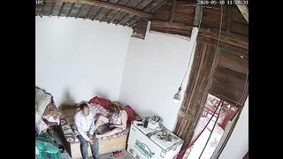 黑客破解网络摄像头监控偷拍村里小卖部老板娘表面卖东西暗地里卖逼貌似生意还不错大爷一个接一个上门