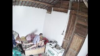黑客破解网络摄像头监控偷拍村里小卖部老板娘表面卖东西暗地里卖逼貌似生意还不错大爷一个接一个上门