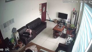 黑客破解网络摄像头监控偷拍好赌少妇欠网贷主动上财务公司办公室肉偿还利息被小鸡鸡经理扑倒在沙发上干