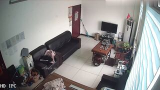 黑客破解网络摄像头监控偷拍好赌少妇欠网贷主动上财务公司办公室肉偿还利息被小鸡鸡经理扑倒在沙发上干