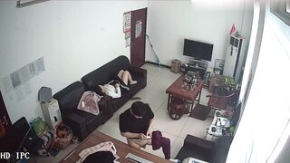 黑客破解网络摄像头监控偷拍好赌少妇欠网贷主动上财务公司办公室肉偿还利息被小鸡鸡经理扑倒在沙发上干