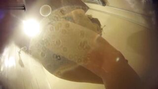 一月盗站新流出女偷拍客潜入海边浴场更衣室偷拍美女换衣服淋浴