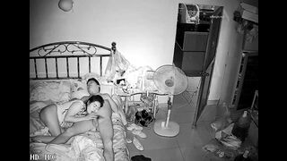 破解隔壁邻居小刘家网络摄像头监控偷拍媳妇含着熟睡中小刘哥的大屌硬了骑上去啪啪啪啪