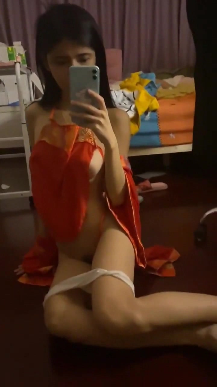 【网曝门事件】极品爆乳网红美女『狗头萝莉』最新大尺度私拍被前男友流出 渣男渣女的故事 喜欢无套内射 高清720P版