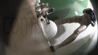 二月专业盗站流出思密达写字楼全景偷拍美女白领姐姐尿尿