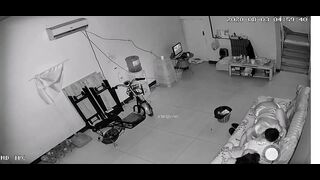 黑客破解网络摄像头远程监控偷拍小哥半夜在沙发上啪啪媳妇