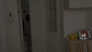 【超推荐❤️贺元宵】麻豆传媒映画正统新作MD0142-母女双飞闹元宵 三人混战猜灯谜 淫乱操翻天 高清720P原版首发