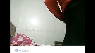 男子嫖娼干屁眼子正爽着、过程中要求看逼逼才发现是ST来，最后吵闹结束。
