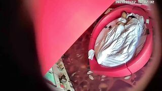 360摄像头情趣红心圆床偷拍中年男和老婆的妹妹白天开房偷情骚货上位摇得很嗨