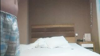 大卫高端会所探花撩妹样子非常骚的气质制服女技师穿着高跟网袜草搞完一块唠嗑