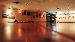 名侦探太浪国外探花苗条身材大长腿妹子啪啪，互舔口交沙发上操骑坐大力抽插猛操