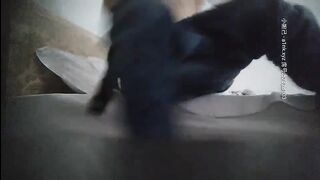《按摩店小粉灯》村长按摩店打桩机式草翻粉红内衣按摩妹我没有听错吧妹子说村长人长得帅鸡巴又好看