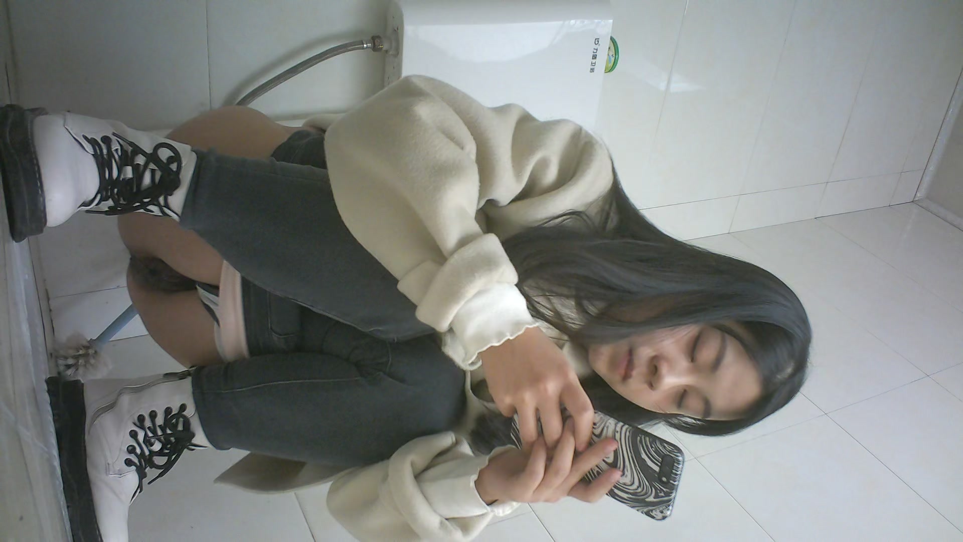 颜值在线的漂亮小妞BB真肥
