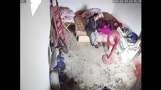 黑客破解网络摄像头监控偷拍村里小卖部老板娘背地里做皮肉生意大爷一个接一个来休息的时间都没有