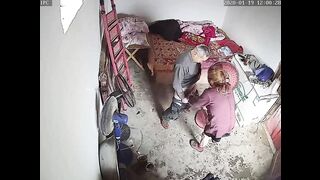 黑客破解网络摄像头监控偷拍村里小卖部老板娘背地里做皮肉生意大爷一个接一个来休息的时间都没有