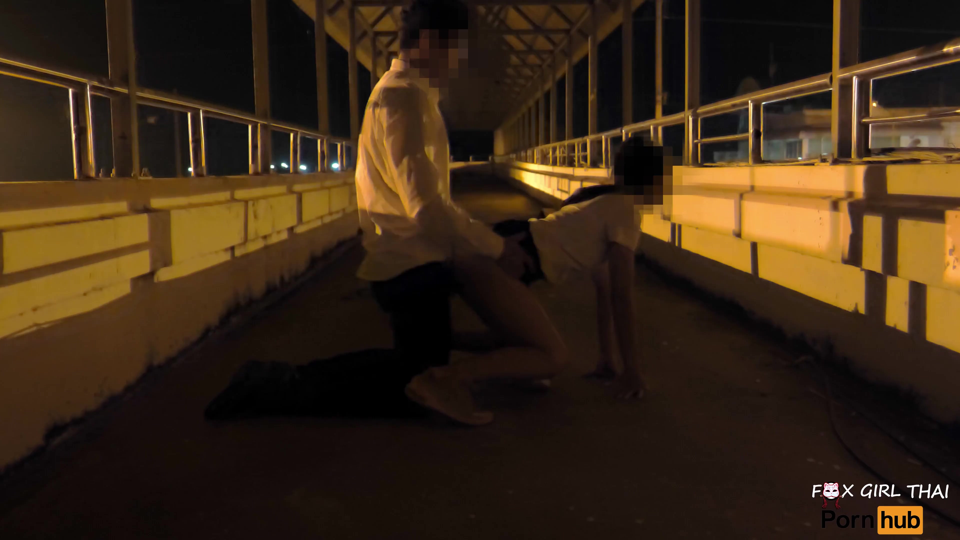 淫妻露出系美女午夜和粉丝户外野战 天桥上偷情打炮 骑乘顶操内射 休息一会翘美臀后入接着开操口爆 超清4K原版无水印