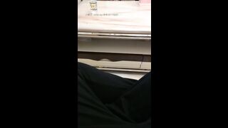 小哥探花约的良家小少妇，沙发上聊天中脱光主动做在大哥腿上让大哥喝奶，床上各种抽插浪荡呻吟伺候大哥洗澡