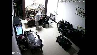 黑客破解网络摄像头偷拍老板下班前和性感女秘书在办公室干一炮才回家
