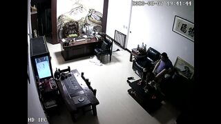 黑客破解网络摄像头偷拍老板下班前和性感女秘书在办公室干一炮才回家