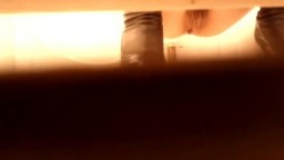 中午吃饱饭无聊去厕所守候偷拍漂亮女同事嘘嘘出来拍脸