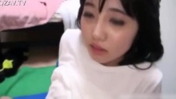 富二代偷偷去情人家，超有气质还是大学生开苞就调教的很乖巧  看得土豪心痒痒，每次见面马上插，能看到这样的真是福气