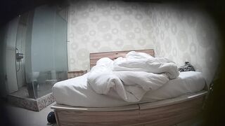 360监控偷拍小伙和身材苗条的小女友小旅馆